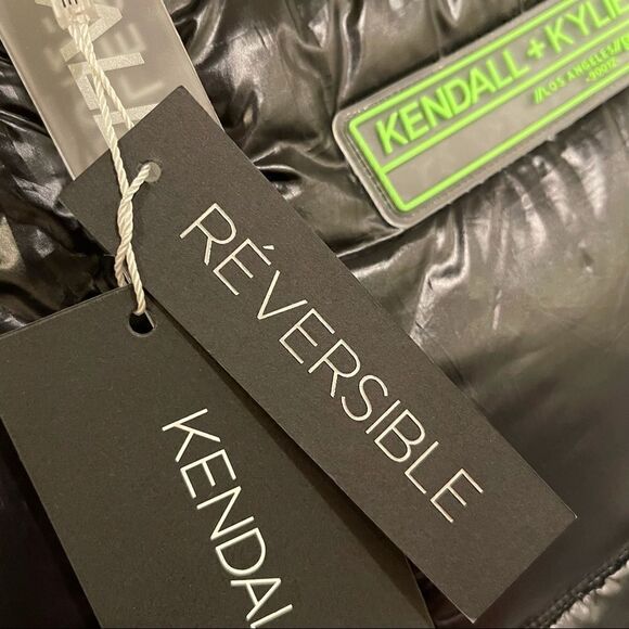 Women's KENDALL & KYLIE Coolidge Reversible Quilted & Sherpa Puffer Jacket - Picture 7 of 8